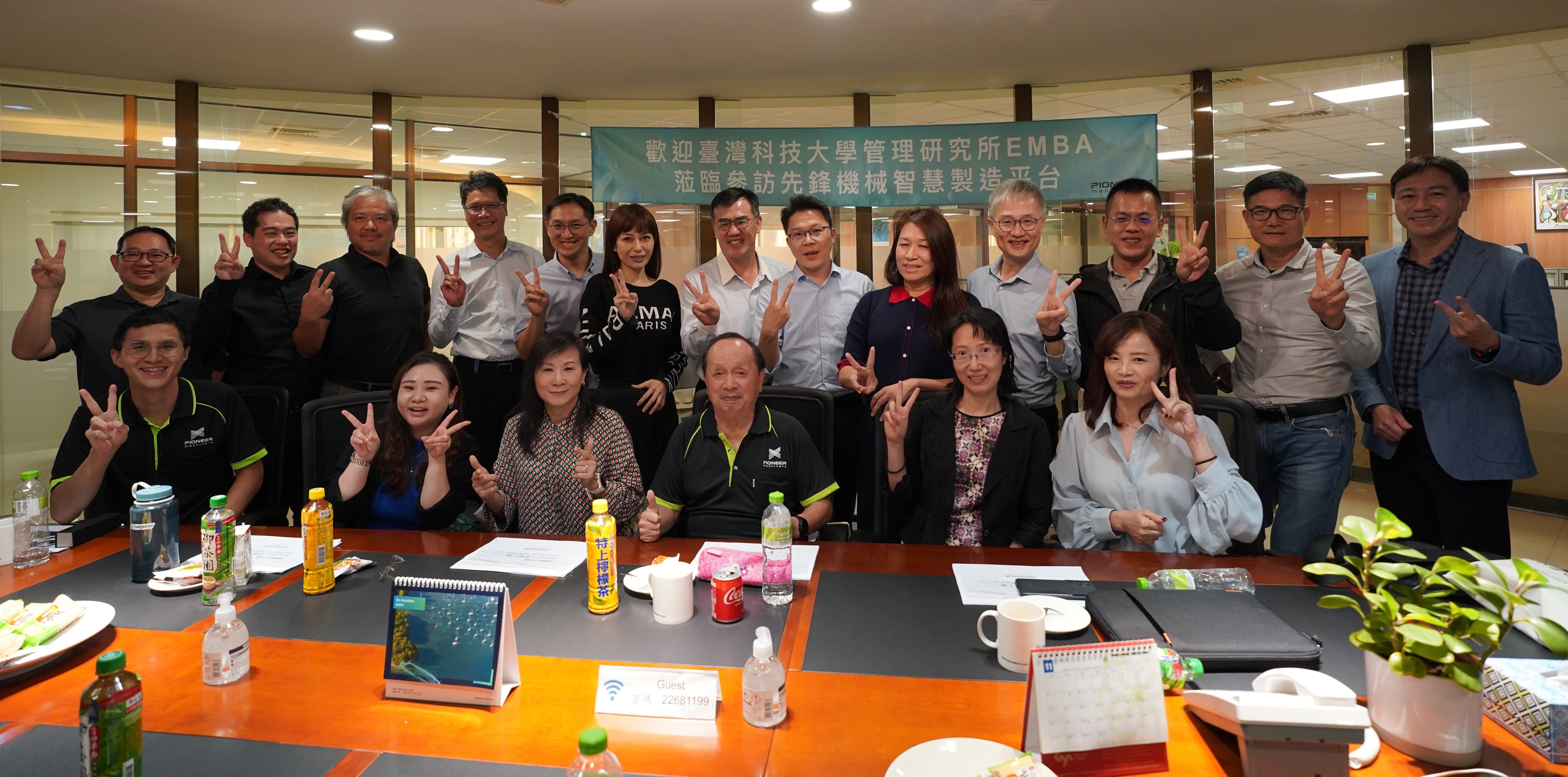 Zhe-Wu Huang made special arrangements for his EMBA classmates to visit and exchange ideas at Pioneer Machinery Company.