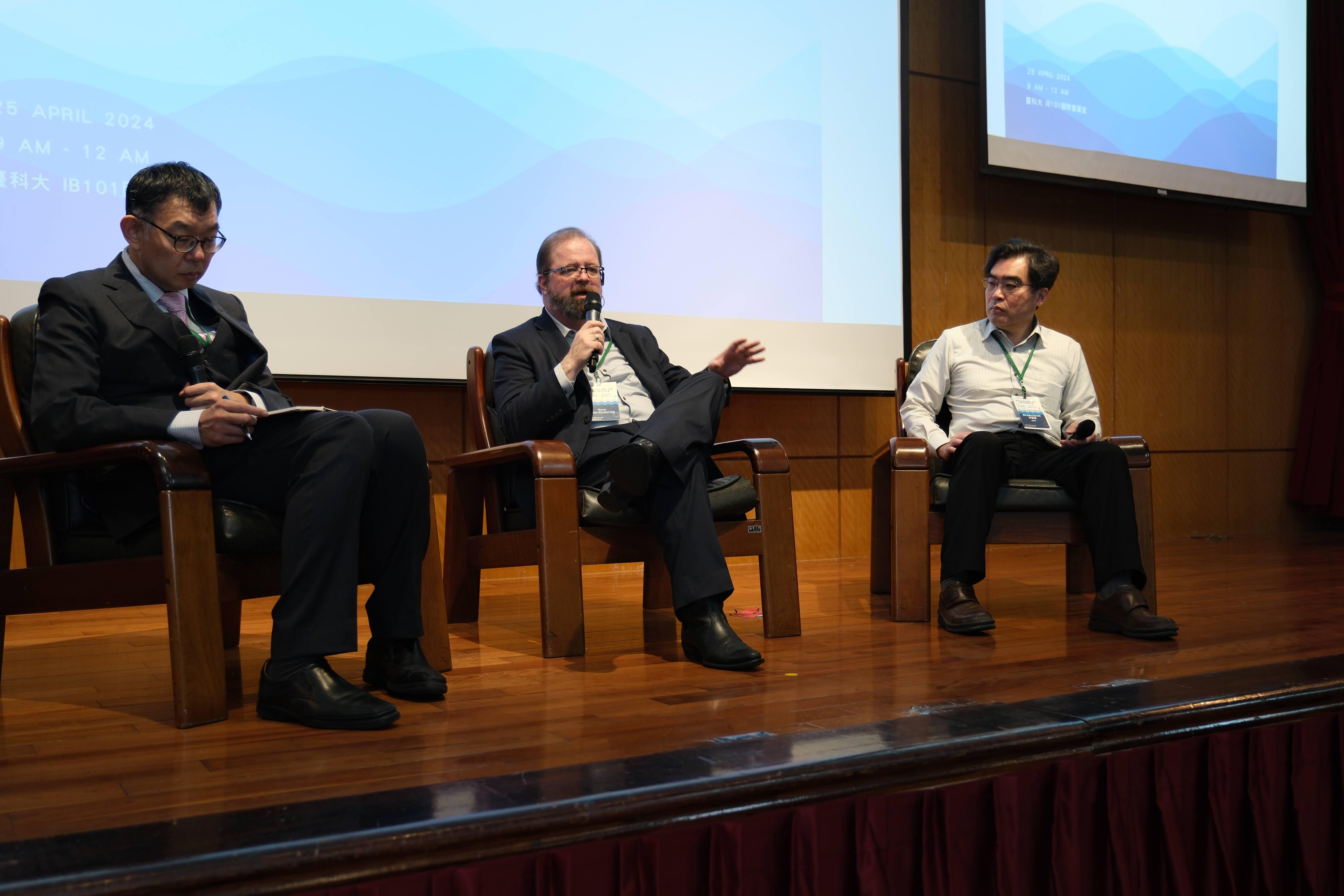 Ying-Dar Lin, Deputy Director of the National Center for Cyber Security Technology (right), John Kindervag (center), and Professor Shi-Chao Cha from Taiwan Tech's Department of Information Management (left) discuss the current state of Zero Trust development in Taiwan.