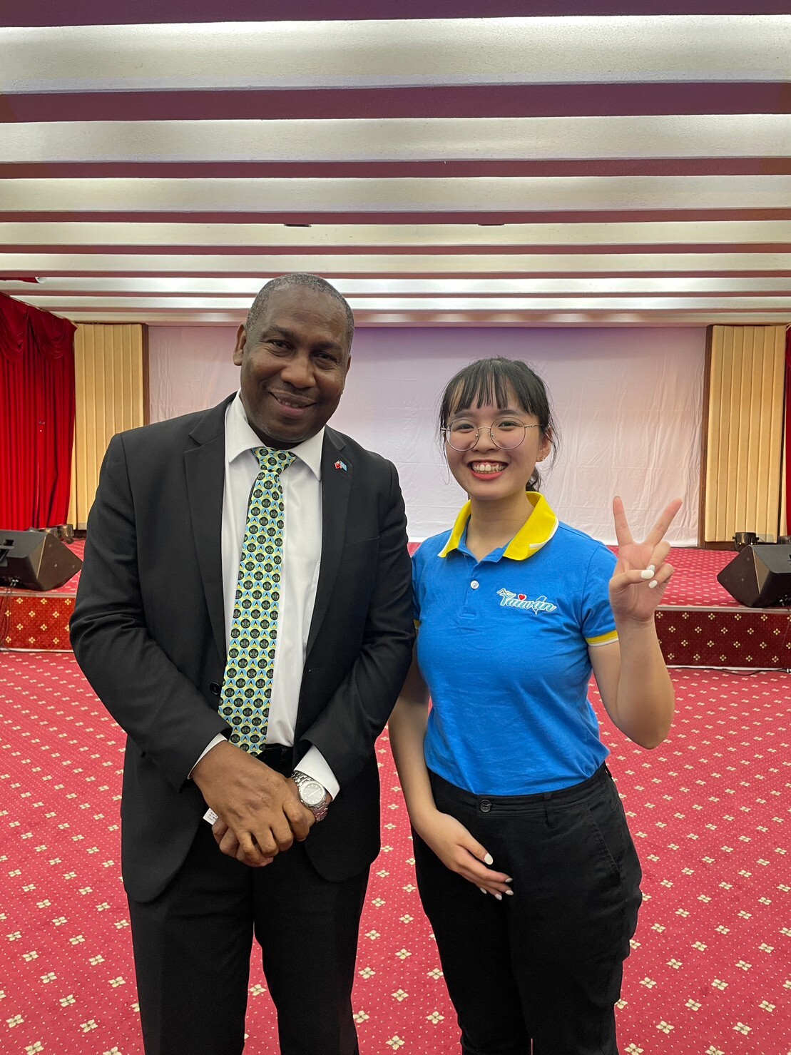 Chih-Yu Yeh (left) serves as a youth ambassador from the Department of Applied Foreign Languages at Taiwan Tech. On the right is Ambassador Robert Kennedy Lewis, the Ambassador of Saint Lucia to Taiwan.