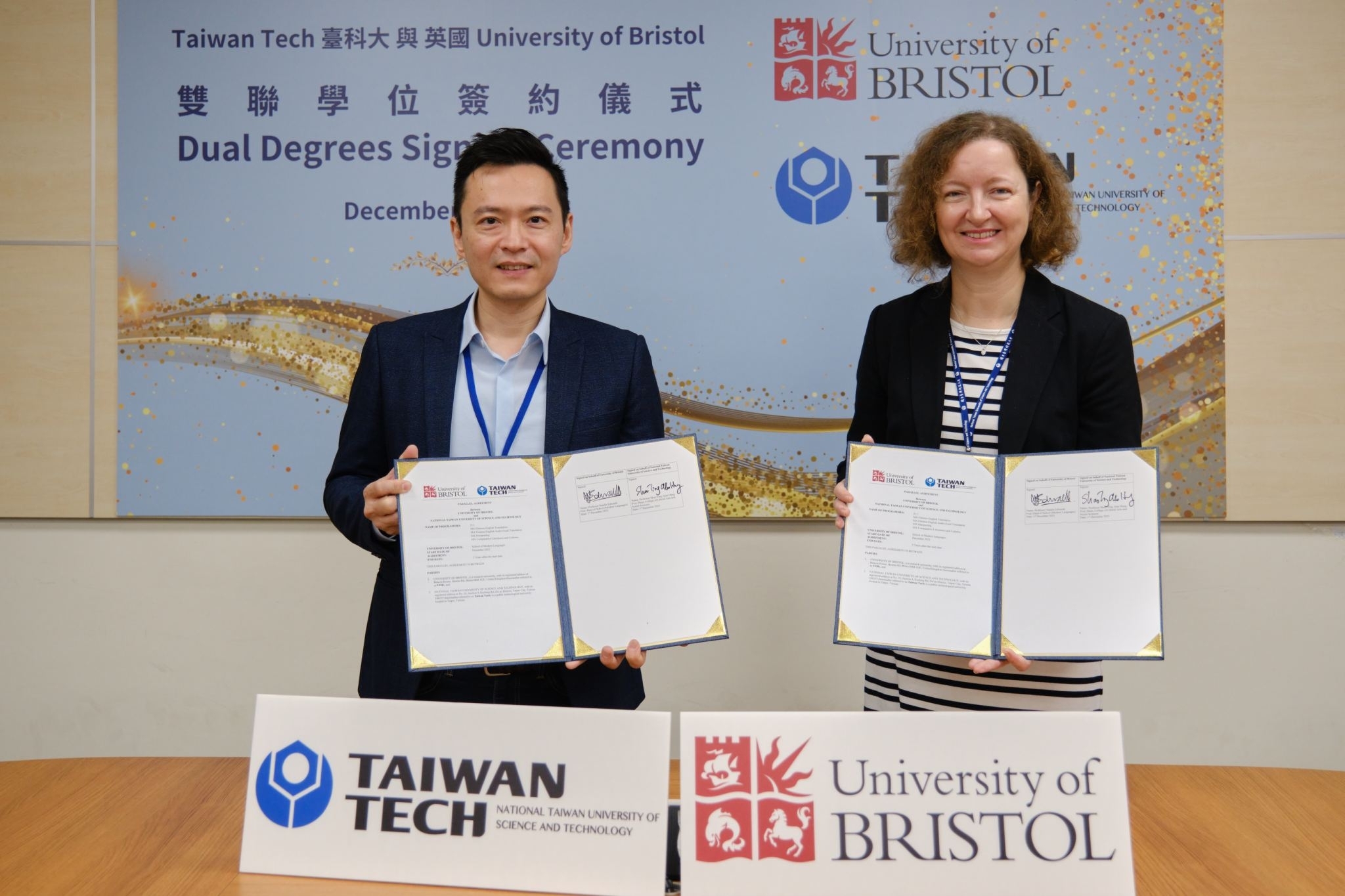 The dual-degree signing ceremony was conducted by Dr. Shao-Ting Hung, Dean of the College of Liberal Arts and Social Sciences at Taiwan Tech (left), and Natalie Edwards, Dean of the School of Modern Languages at the University of Bristol (right), as representatives from both institutions.