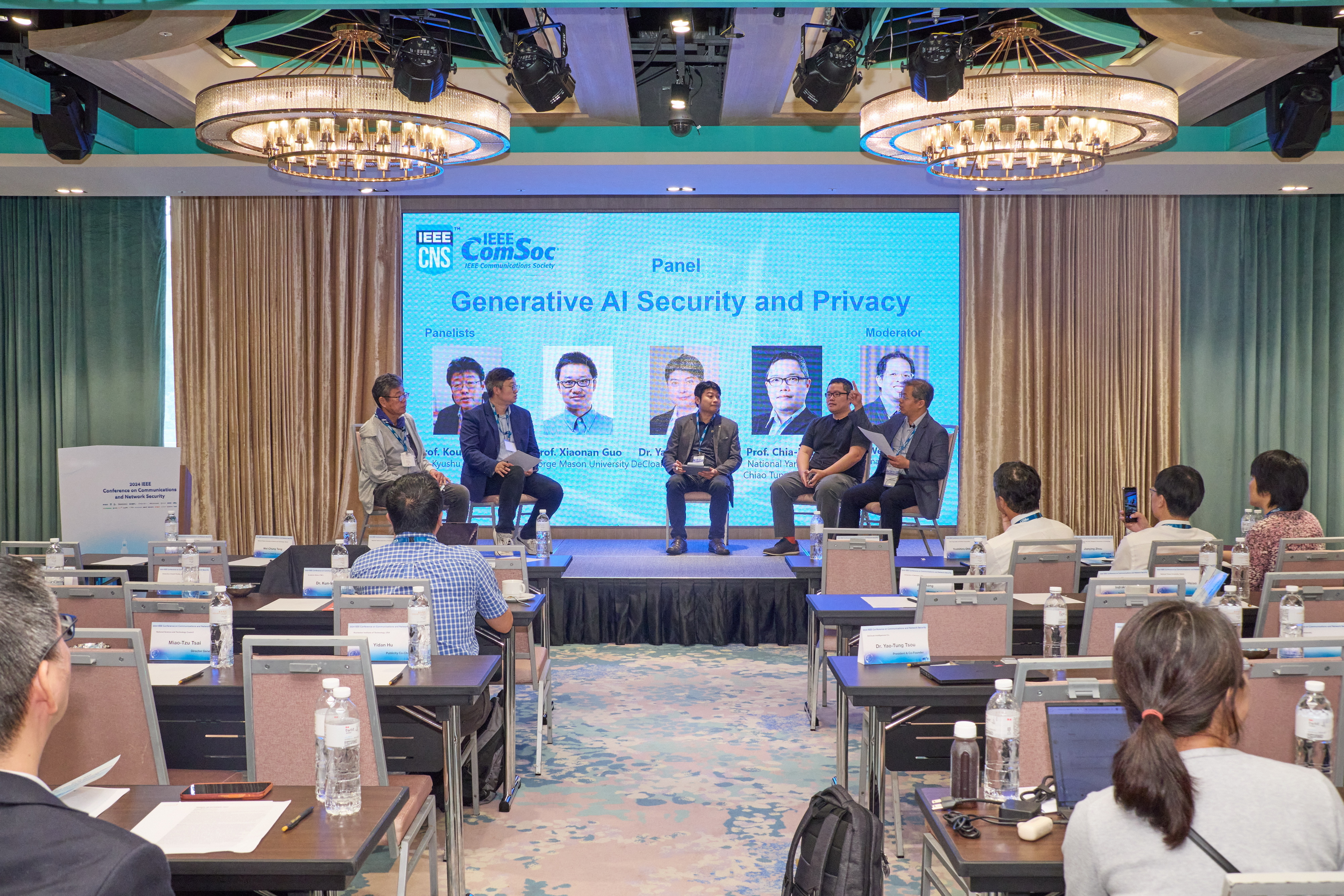 Experts and scholars were also invited to engage in in-depth discussions on the security and privacy of generative artificial intelligence. From right to left: Professor Wen-Huang Zheng from the Department of Computer Science and Engineering Technology at National Taiwan University, Associate Professor Chia-Mu Yu from the Department of Electronics and Electrical Engineering at National Yang Ming Chiao Tung University, Yao-Tung Tsou, President & Co-Founder of DeCloak Intelligences Co., Professor Xiaonan Guo from George Mason University, and Professor Kouichi Sakurai from Kyushu University.