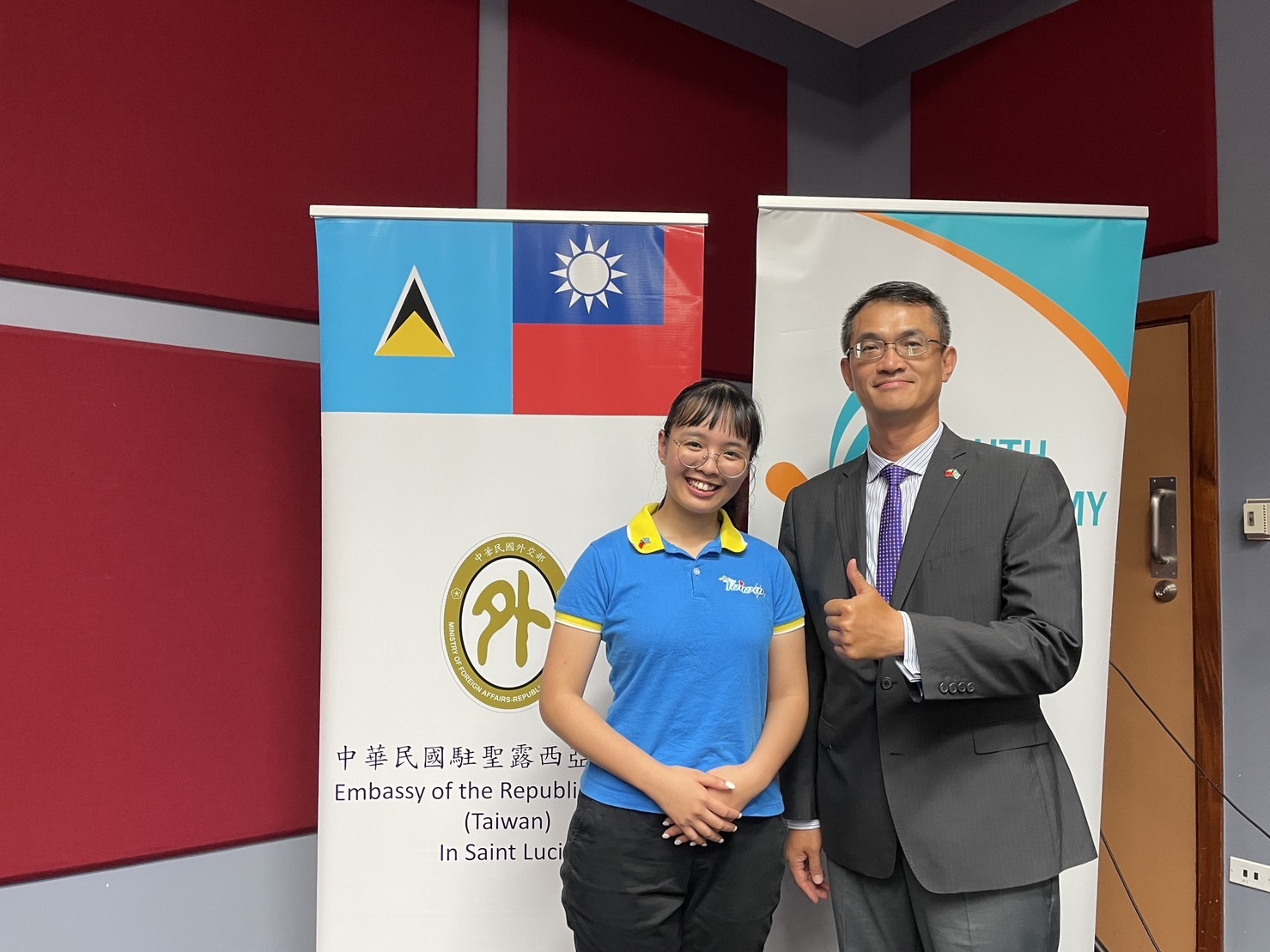 Chih-Yu Yeh, a student majoring in Applied Foreign Languages from Taiwan Tech (left), assumes the role of Youth Ambassador, embarking on an official visit to the friendly nation of Saint Lucia. On the right is Ambassador Chia-Yen Chen, representing Taiwan in Saint Lucia.