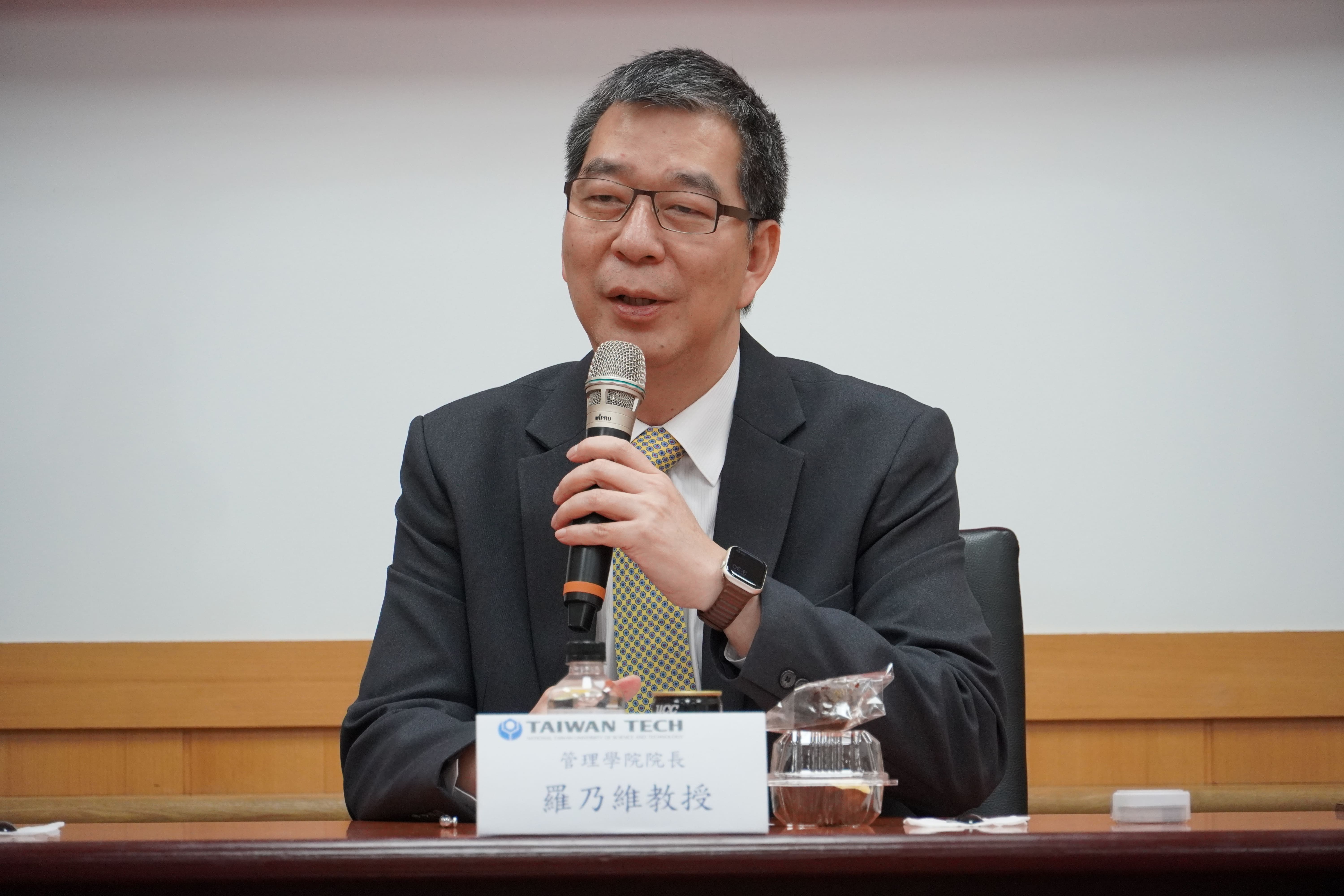 Professor Nai-Wei Lo, the Dean of the School of Management, Taiwan Tech, delivered a speech.