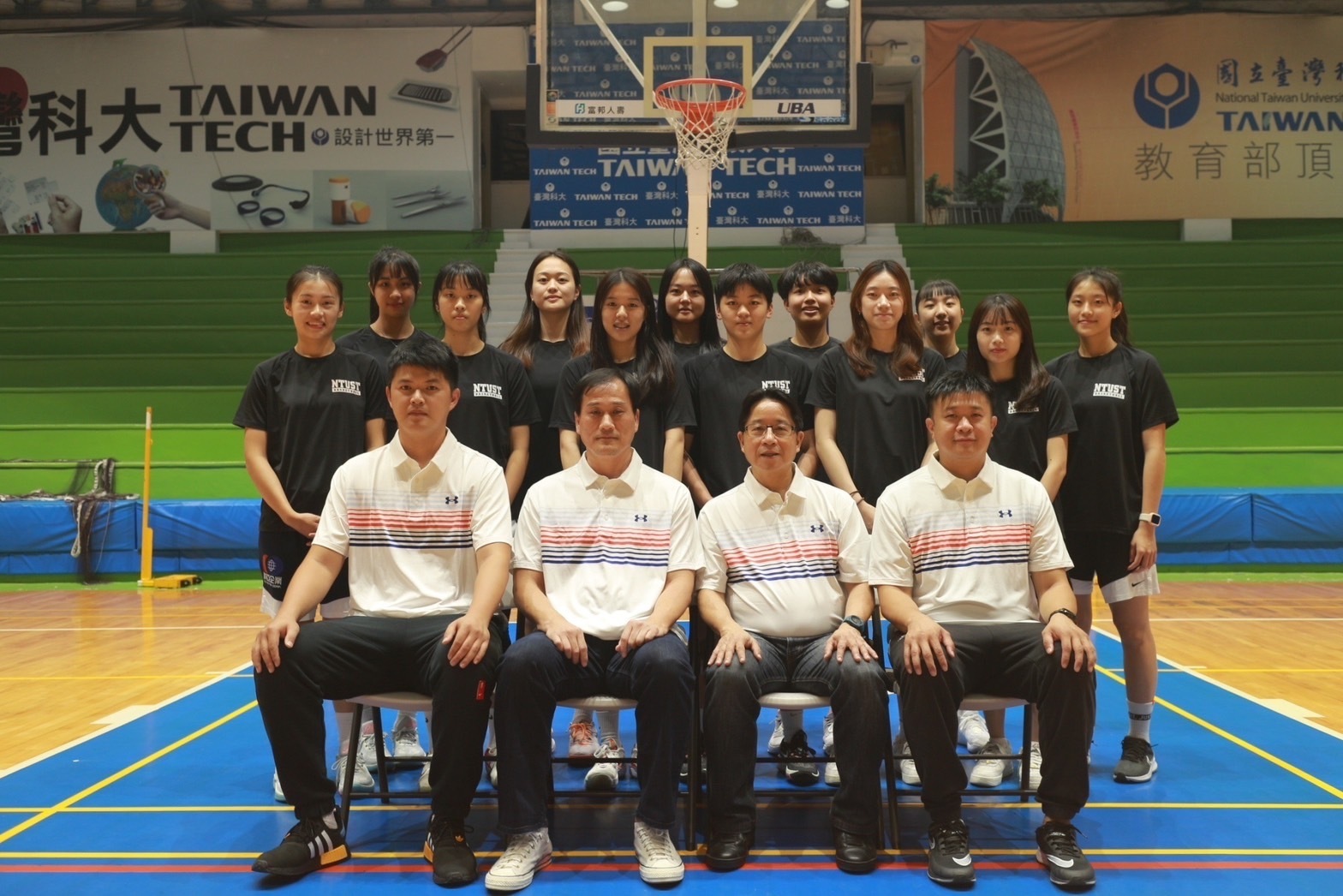 Taiwan Tech Women's Basketball Team took a photo before participating in the 113th National College Basketball League