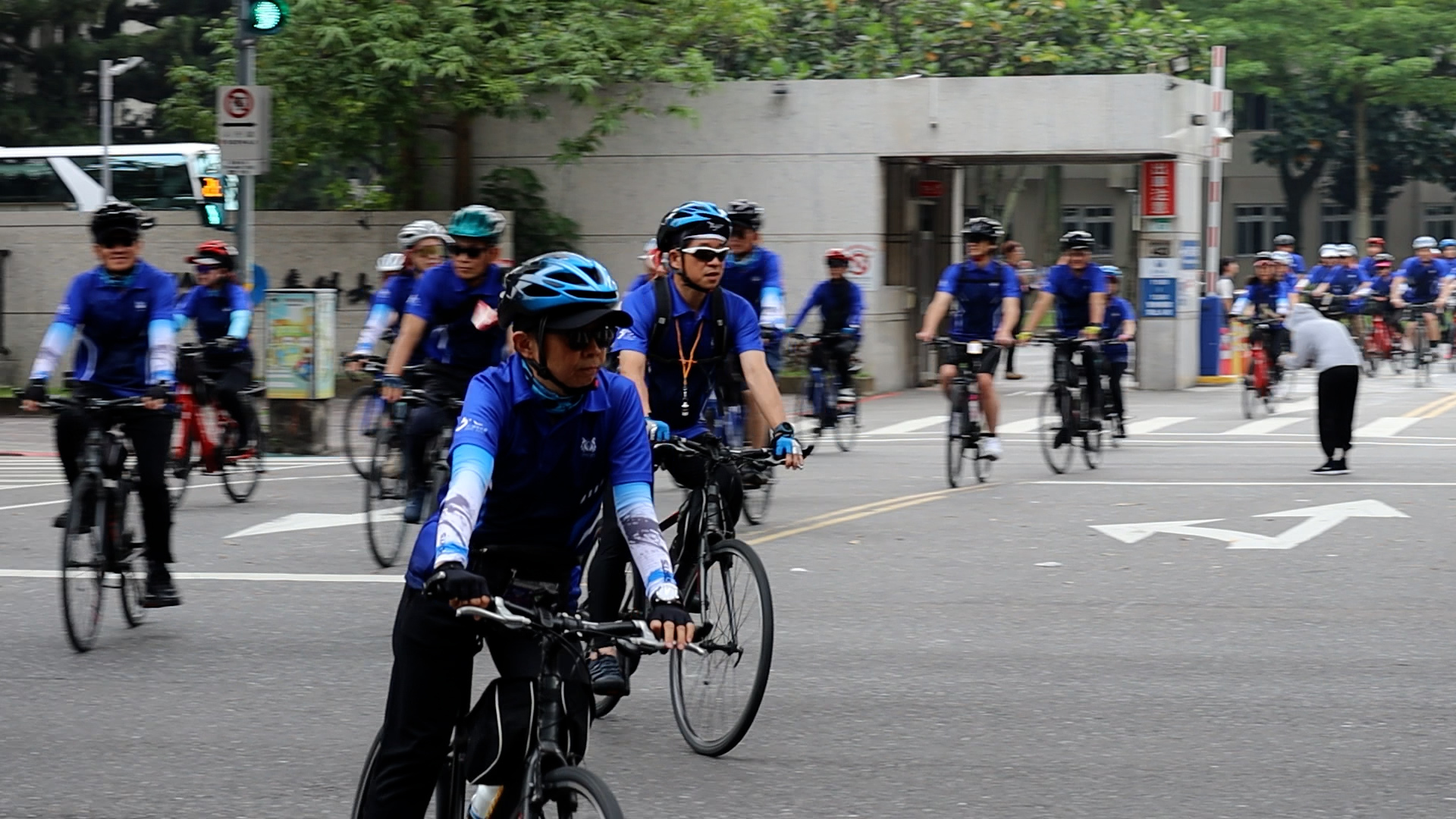 President Jia-Yush Yen led the team as they departed from Taiwan Tech.