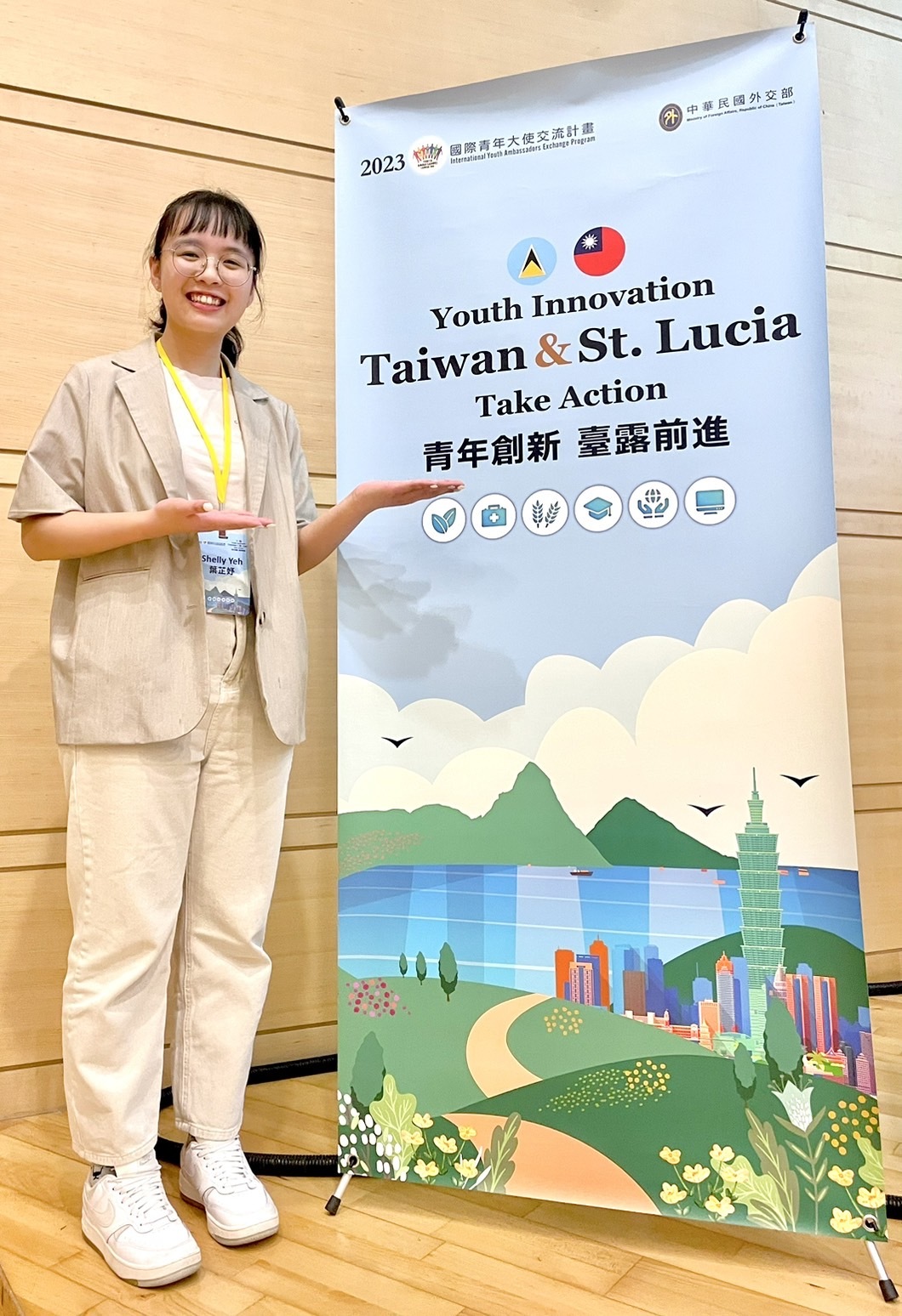 Chih-Yu Yeh, a third-year student from Department of Applied Foreign Languages at Taiwan Tech, was selected as part of the 112th cohort of Youth Ambassadors by the Ministry of Foreign Affairs. In September, she embarked on a diplomatic mission to Saint Lucia, a friendly Caribbean nation and a diplomatic partner of Taiwan.