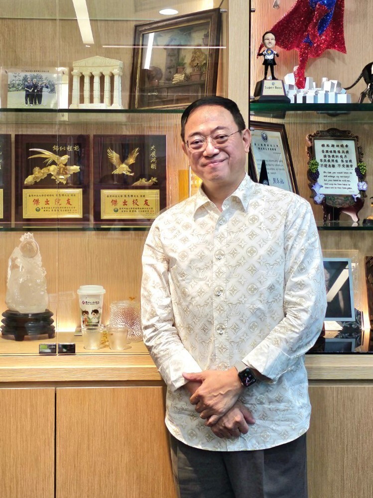 Taiwan Tech’s Alumni Services Department Interview with Outstanding Alumnus of the 112th Year – Chairman En-Jie Zhang of Eris Technology Corp. (Class of 1991, Department of Industrial Management)