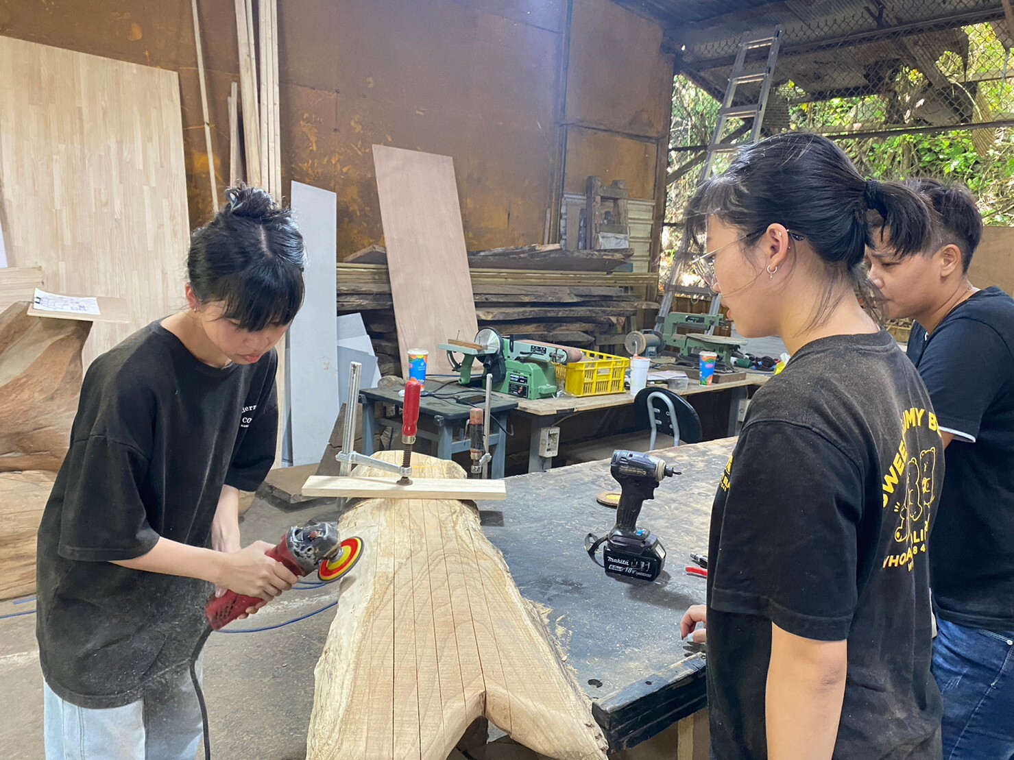 The entire creative process of the artwork, from conceptualization and design to woodworking execution, was undertaken by Hung-Ling Chen and Yu-Hsi Liu.