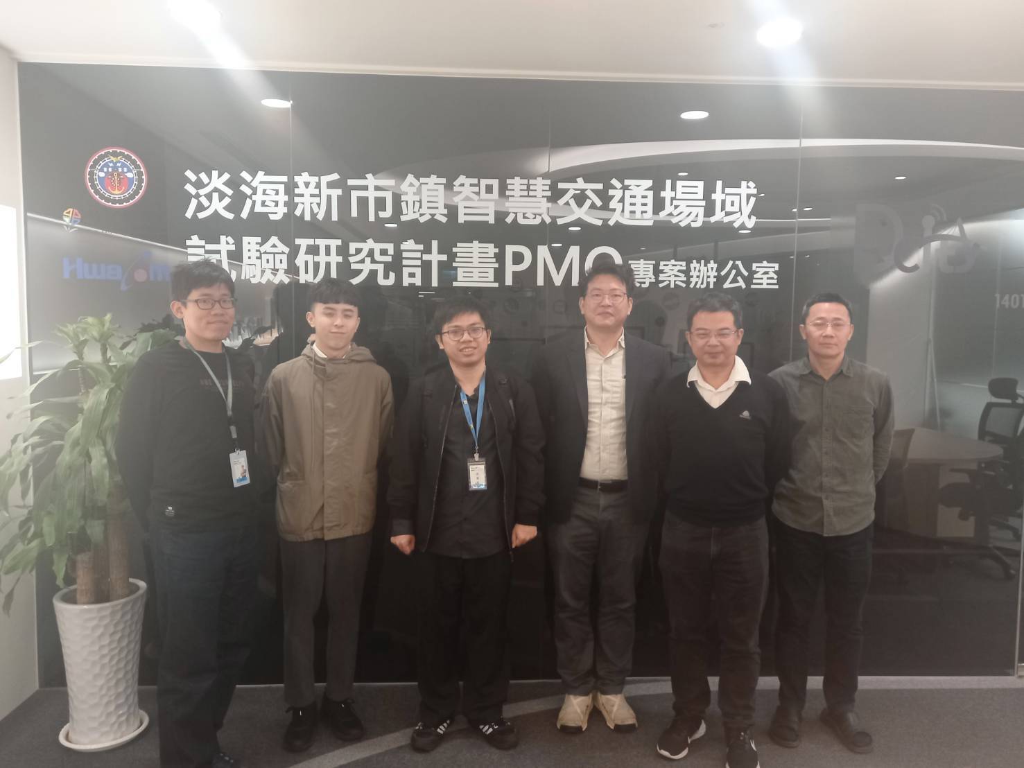 Professor Jheng-Jia Huang's team, in collaboration with HwaCom Systems Inc., conducted real-world testing at the Tamsui-Danshui Smart Traffic Test Field.