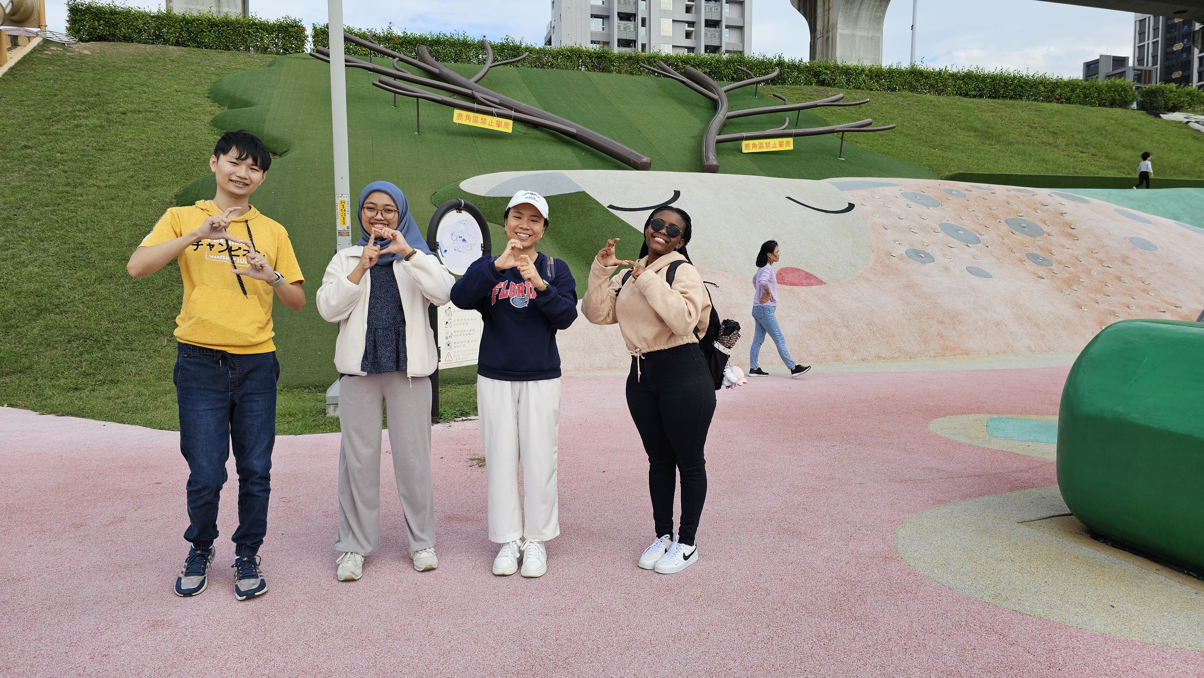 The Taiwan Tech student team posed with SDGs hand gestures to highlight that New Taipei Metropolitan Park integrates flood prevention measures, ecological protection, and recreational design, aligning with UN Sustainable Development Goals 11, 13, and 15.