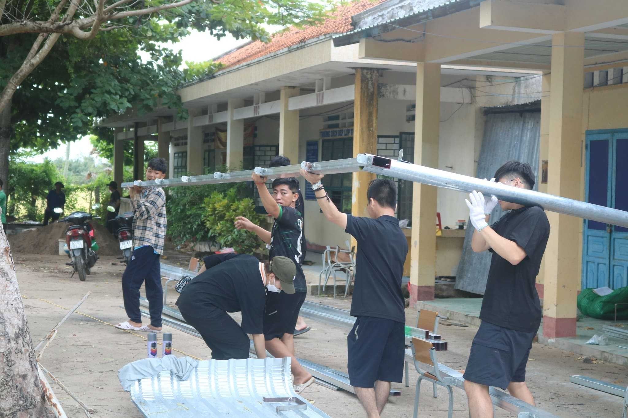 The Taiwan Tech team in Vietnam constructed corrugated metal roofs to provide shelter from both rain and sun.