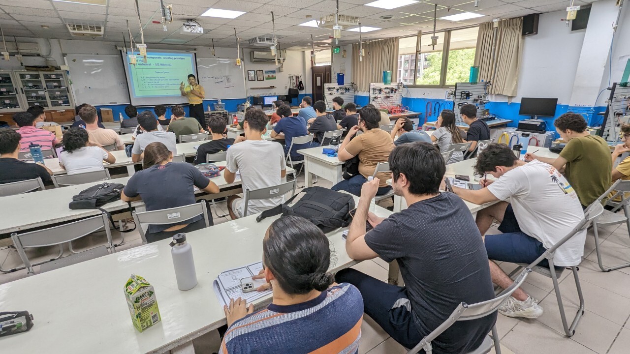 The “Automation Practical Workshop” attracted over 30 enthusiastic Taiwan-Paraguay Polytechnic University students.