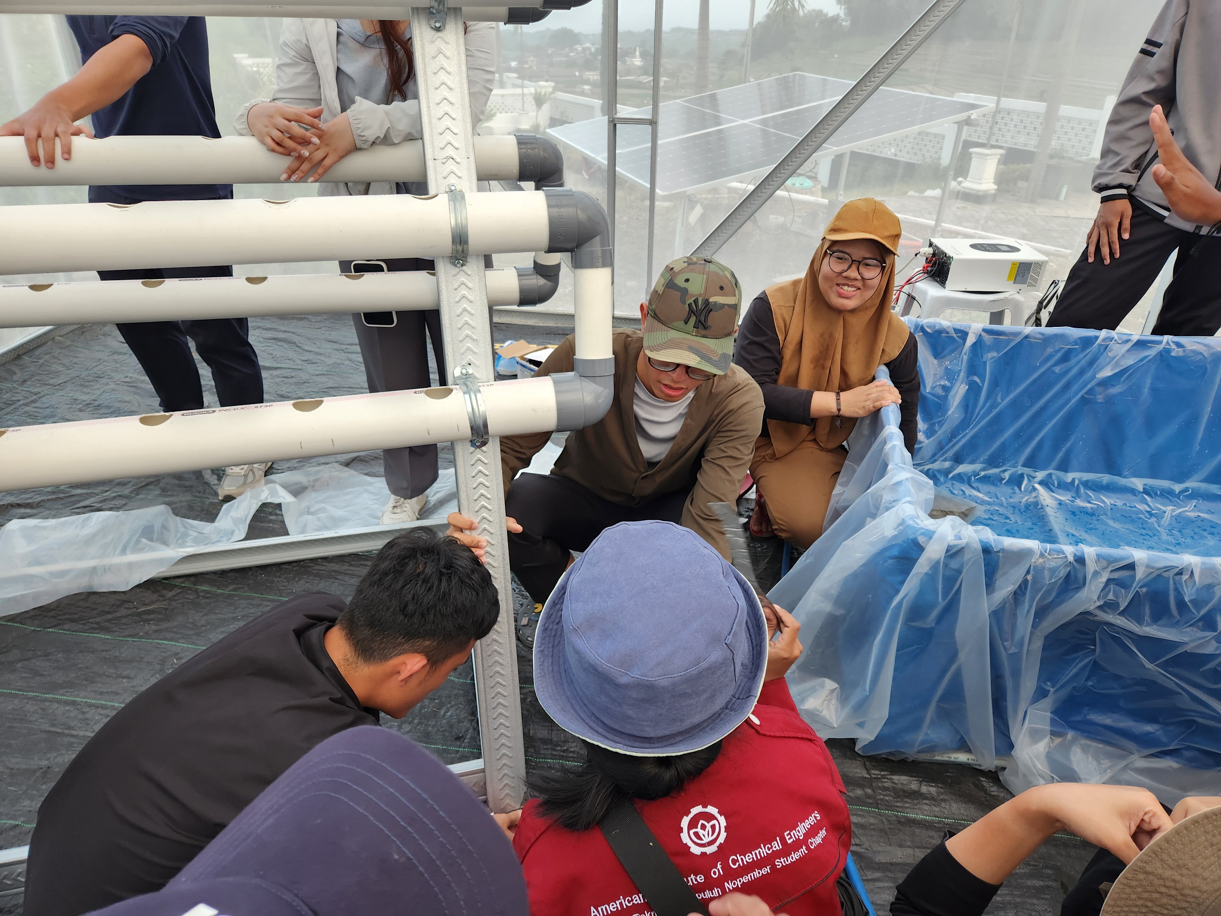 The Action Engineers team from Taiwan Tech collaborated with students from Sepuluh Nopember Institute of Technology and Osaka Institute of Technology to install a solar-powered aquaponics system, providing local farmers with a more sustainable and diverse farming model.