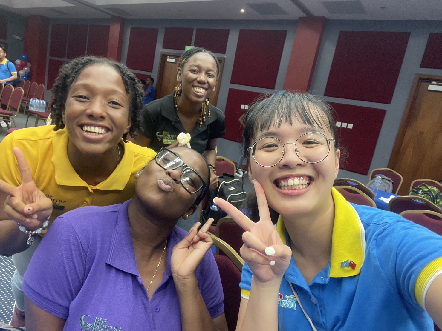 Chih-Yu Yeh (right), a third-year student majoring in Applied Foreign Languages from Taiwan Tech, has been appointed as a Youth Ambassador. She traveled to the friendly ally Saint Lucia as part of a diplomatic mission to visit Arthur Lewis Community College.