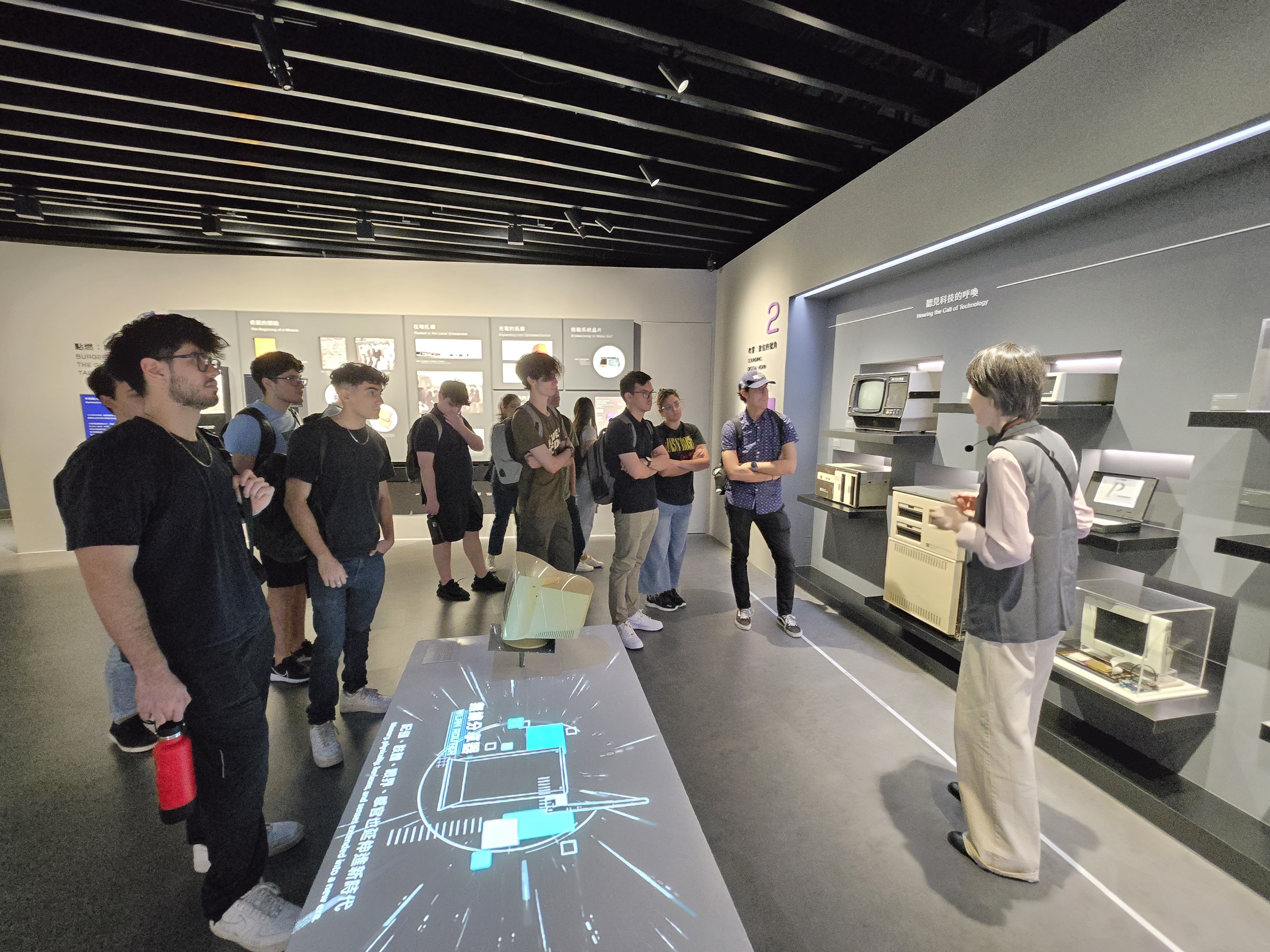 The students visited Taiwan's development and equipment in personal computing.