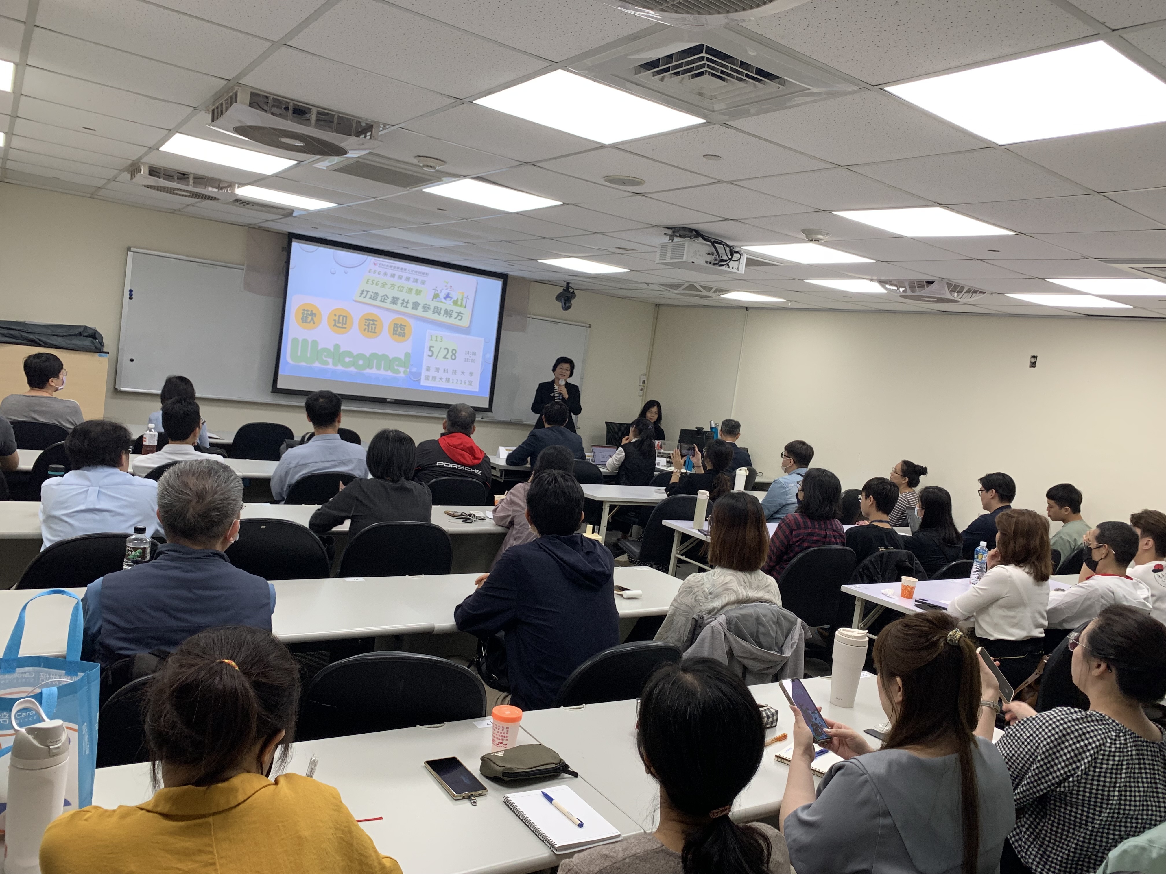 Taiwan Tech hosts ESG sustainable development seminars and is committed to cultivating more outstanding talent in the ESG field.